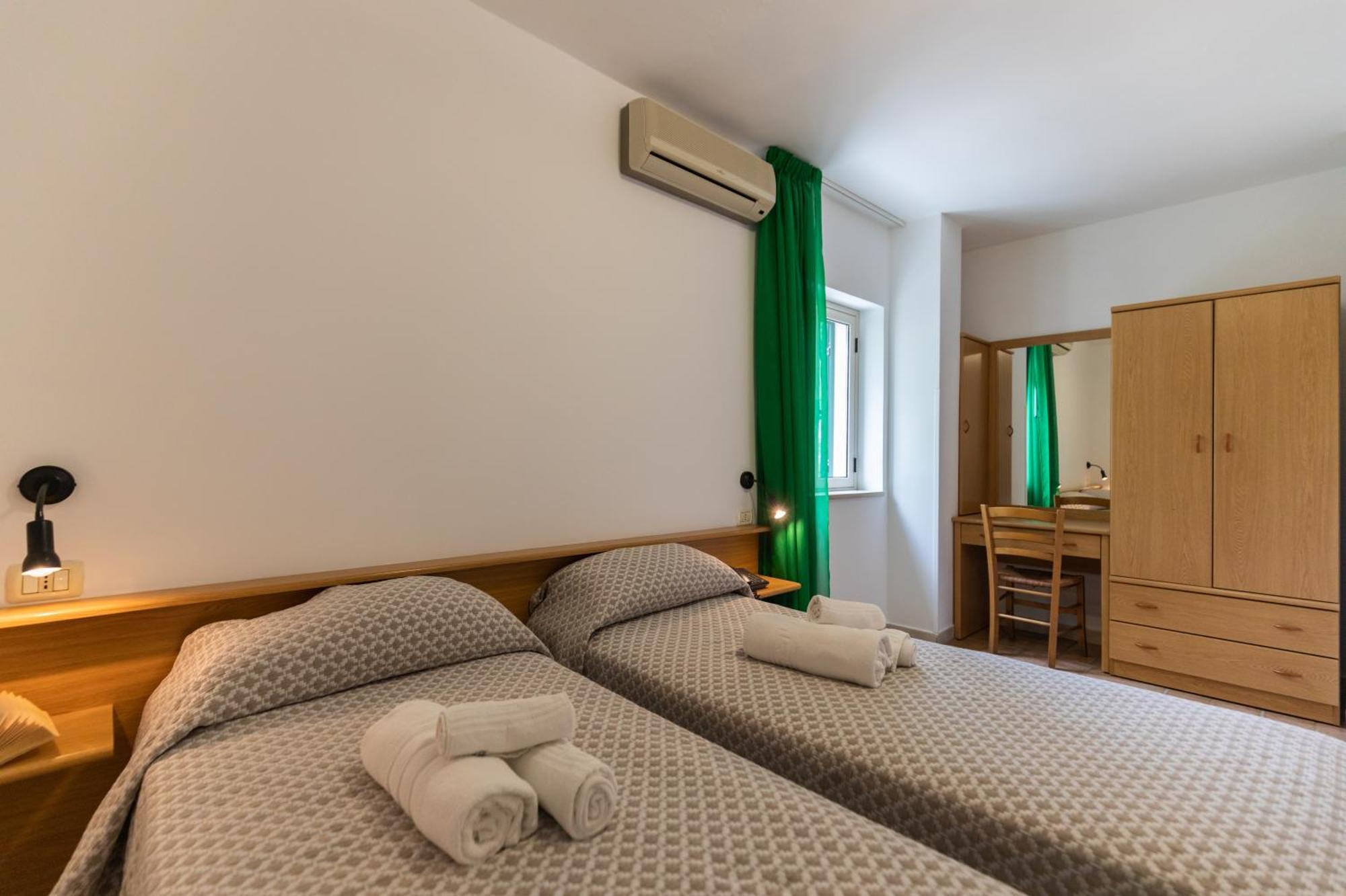 Hotel Marinella Capo Vaticano Extérieur photo